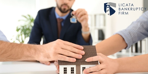 couple fighting over small house