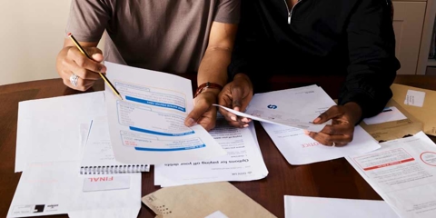 couple discussing their utility bills