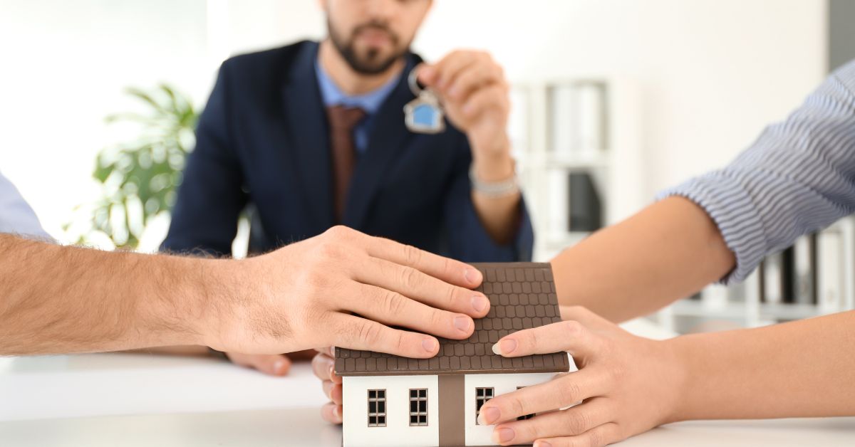 couple fighting over small house