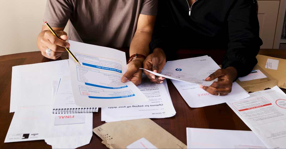 couple discussing their utility bills