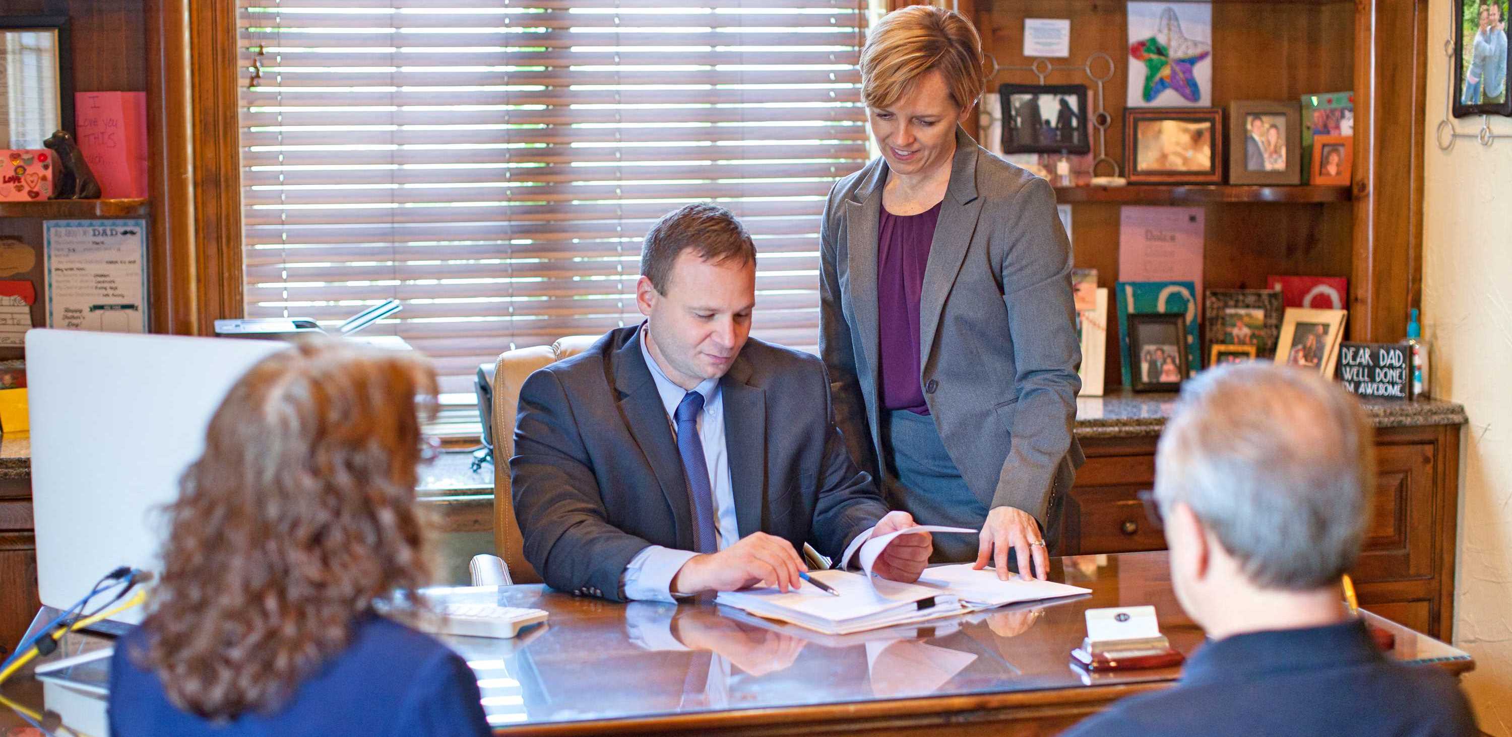 Couple taking advises for loans